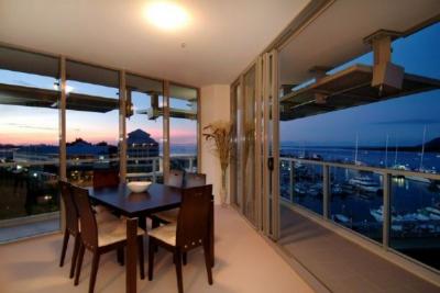 Cairns Luxury Apartments - Harbourlights Complex